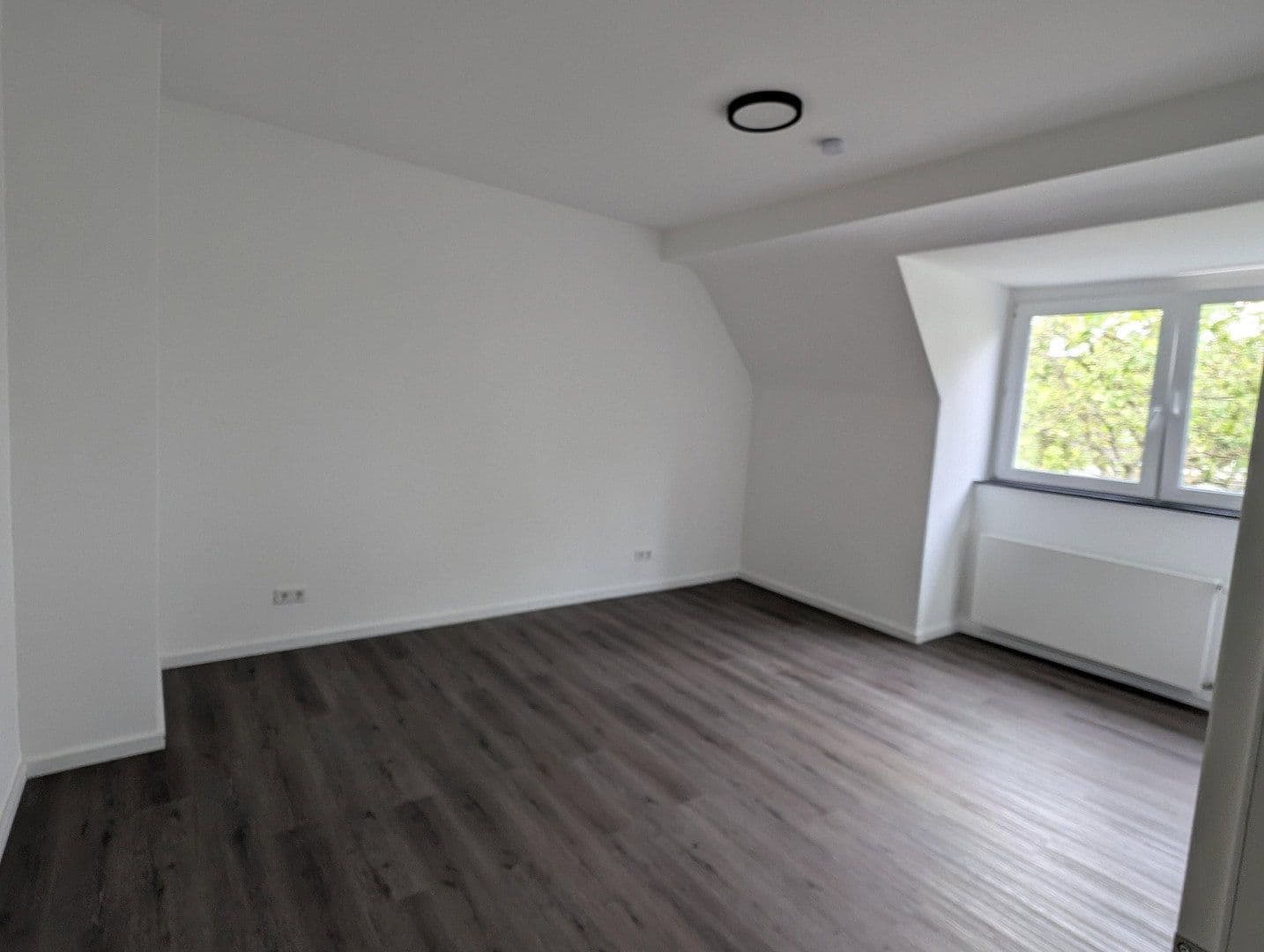Pronájem bytu 4+1 105 m², Luxemburger Str.259, Köln, Severní Porýní-Vestfálsko Pronájem bytu 4+1 105 m², Luxemburger Str.259, Köln, Severní Porýní-Vestfálsko