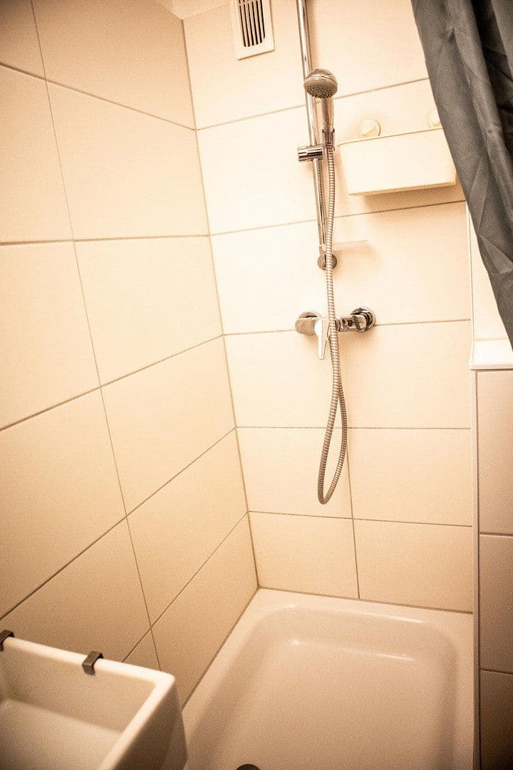 Pronájem bytu 1+1 26 m², Alte Rathausstraße 7A, Laatzen, Dolní Sasko Pronájem bytu 1+1 26 m², Alte Rathausstraße 7A, Laatzen, Dolní Sasko