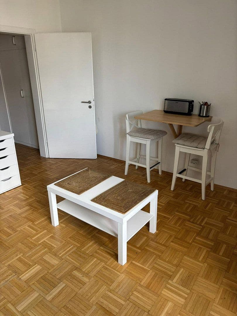 Pronájem bytu 1+1 30 m², Augustenstraße 73, München-Maxvorstadt, Bavorsko Pronájem bytu 1+1 30 m², Augustenstraße 73, München-Maxvorstadt, Bavorsko