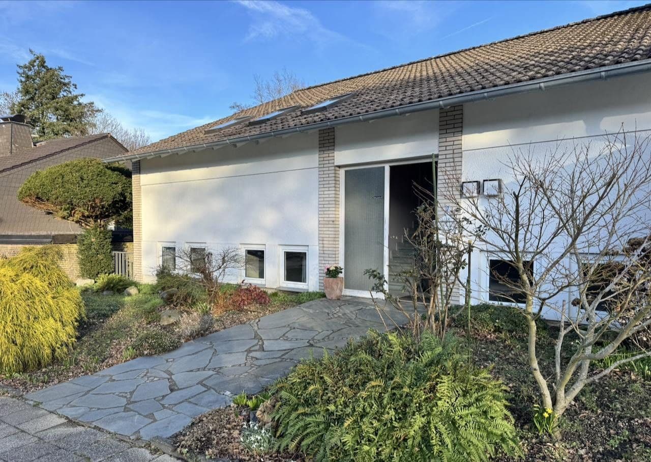 Prodej domu 243 m², pozemek 773 m², Am Neuenhof 7, Cáchy, Severní Porýní-Vestfálsko Prodej domu 243 m², pozemek 773 m², Am Neuenhof 7, Cáchy, Severní Porýní-Vestfálsko