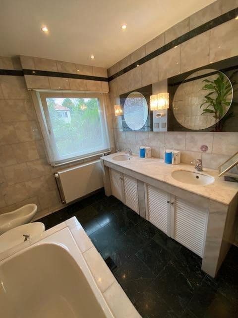 Prodej domu 220 m², pozemek 1.041 m², Berlin, Berlín Prodej domu 220 m², pozemek 1.041 m², Berlin, Berlín