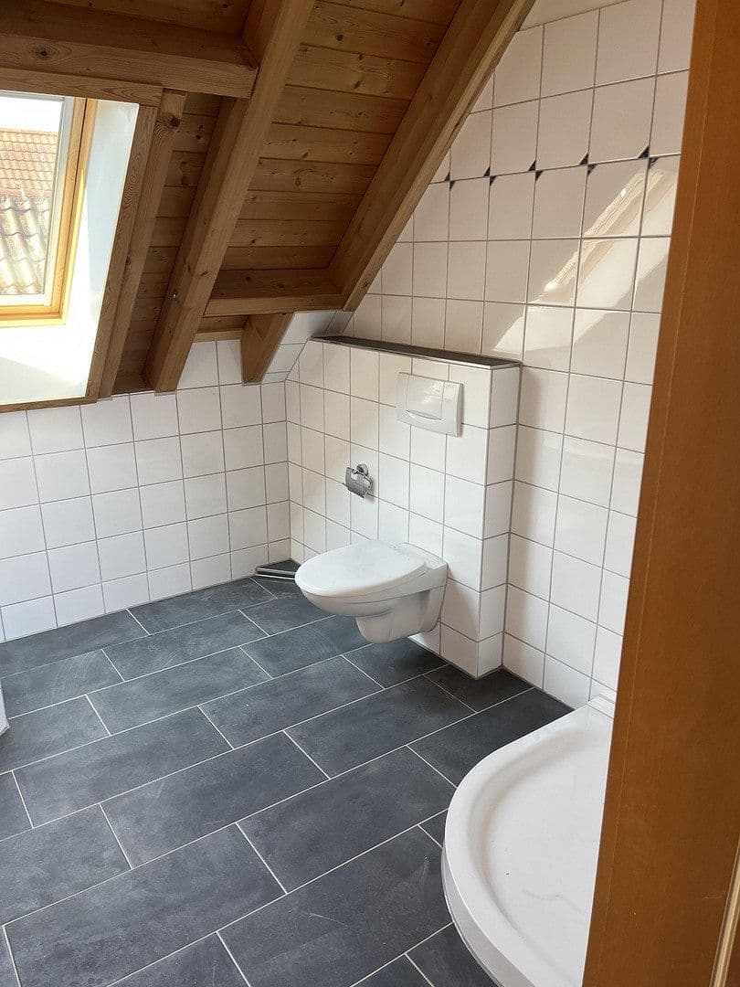 Pronájem bytu 2+1 125 m², Ehrenkirchen, Bádensko-Württembersko Pronájem bytu 2+1 125 m², Ehrenkirchen, Bádensko-Württembersko