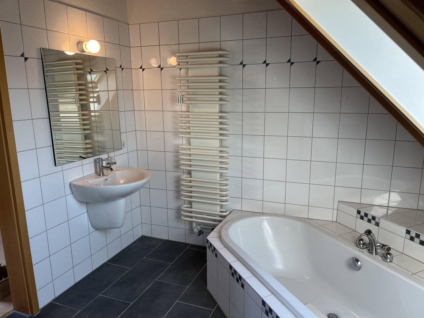 Pronájem bytu 2+1 125 m², Ehrenkirchen, Bádensko-Württembersko Pronájem bytu 2+1 125 m², Ehrenkirchen, Bádensko-Württembersko