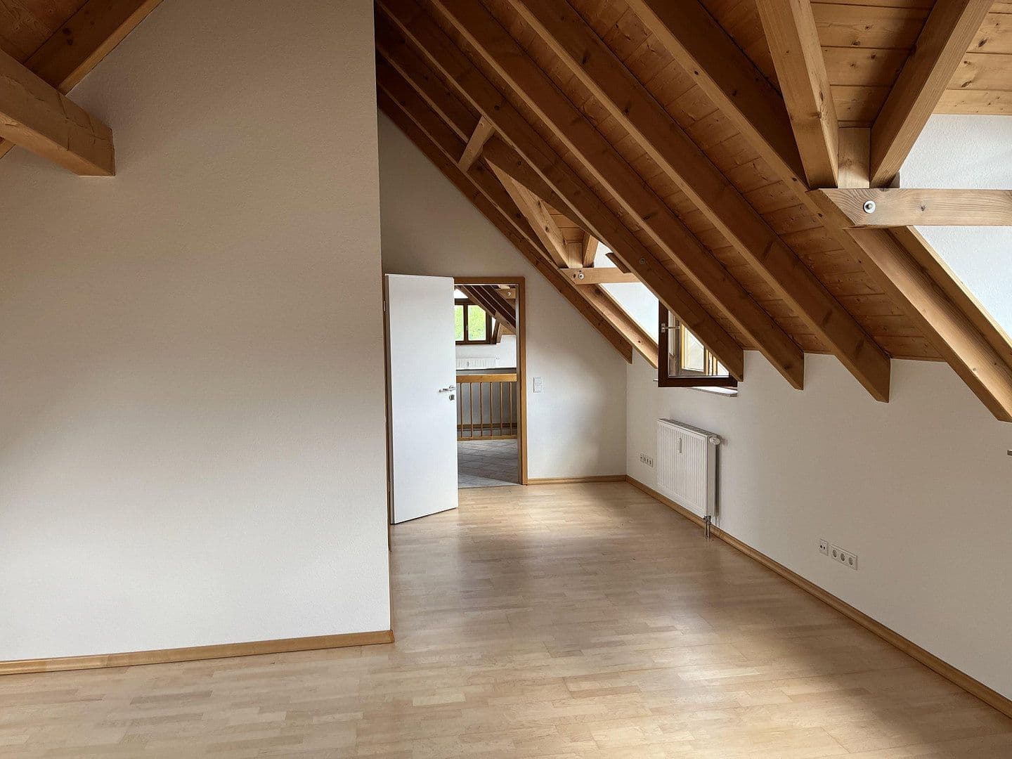 Pronájem bytu 2+1 125 m², Ehrenkirchen, Bádensko-Württembersko Pronájem bytu 2+1 125 m², Ehrenkirchen, Bádensko-Württembersko