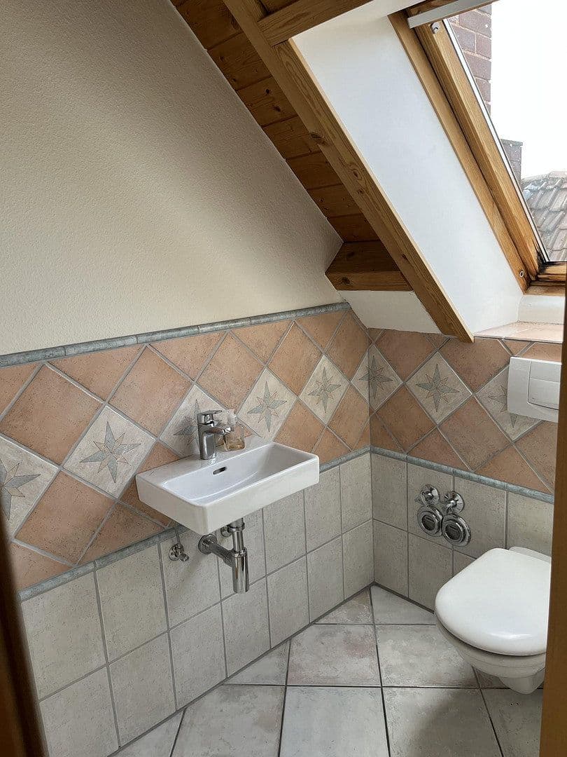 Pronájem bytu 2+1 125 m², Ehrenkirchen, Bádensko-Württembersko Pronájem bytu 2+1 125 m², Ehrenkirchen, Bádensko-Württembersko