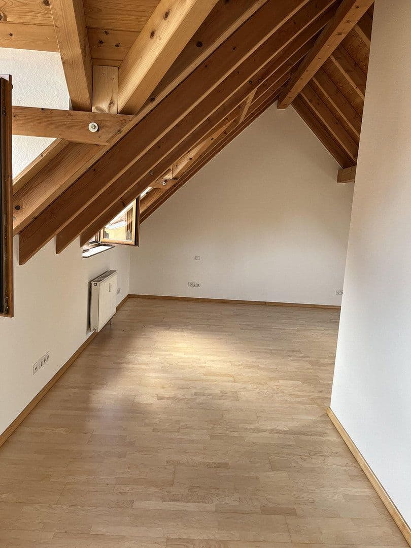 Pronájem bytu 2+1 125 m², Ehrenkirchen, Bádensko-Württembersko Pronájem bytu 2+1 125 m², Ehrenkirchen, Bádensko-Württembersko
