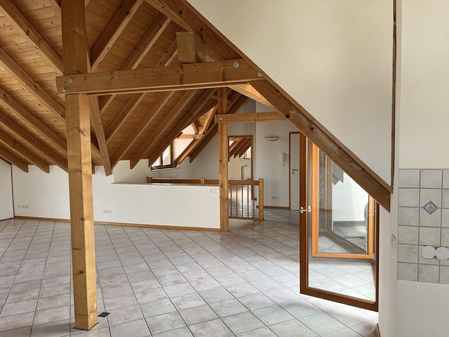 Pronájem bytu 2+1 125 m², Ehrenkirchen, Bádensko-Württembersko Pronájem bytu 2+1 125 m², Ehrenkirchen, Bádensko-Württembersko