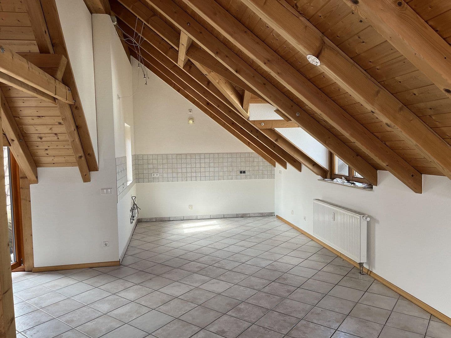 Pronájem bytu 2+1 125 m², Ehrenkirchen, Bádensko-Württembersko Pronájem bytu 2+1 125 m², Ehrenkirchen, Bádensko-Württembersko