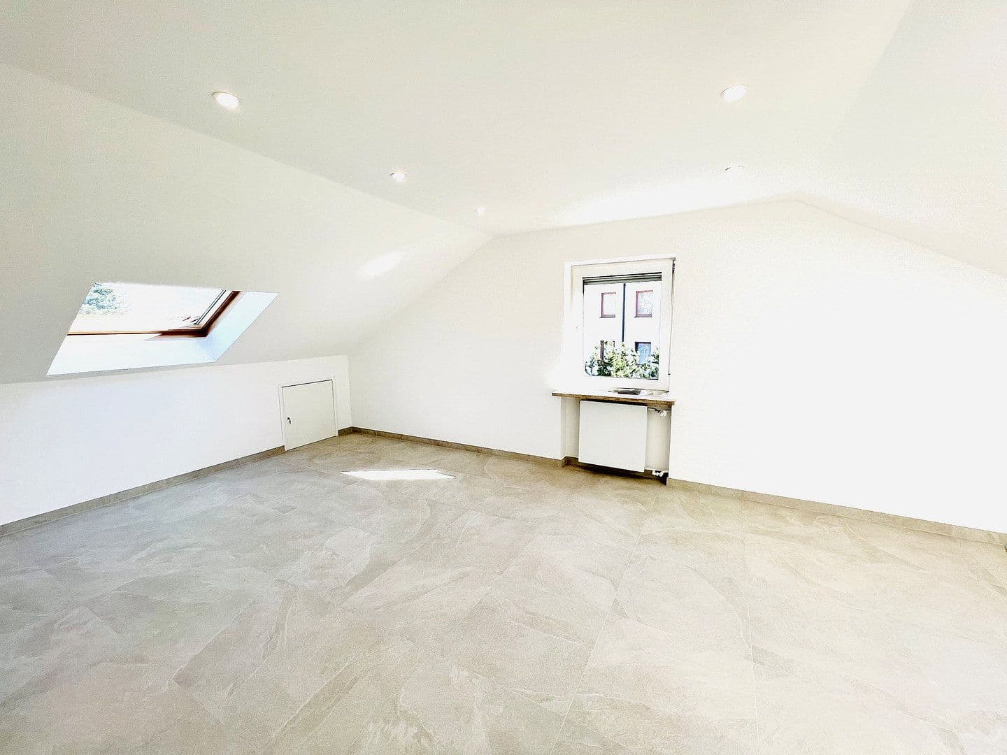 Pronájem domu 190 m², pozemek 330 m², Kaufbeuren, Bavorsko Pronájem domu 190 m², pozemek 330 m², Kaufbeuren, Bavorsko