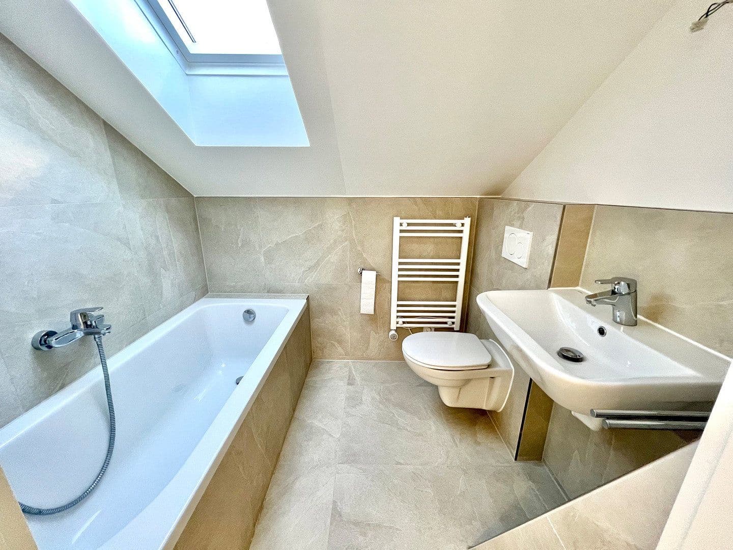 Pronájem domu 190 m², pozemek 330 m², Kaufbeuren, Bavorsko Pronájem domu 190 m², pozemek 330 m², Kaufbeuren, Bavorsko