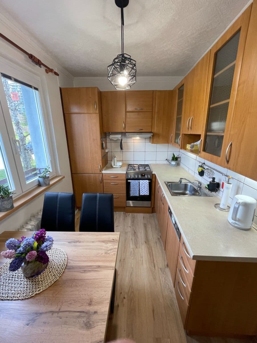 Pronájem bytu 3+1 68 m², V Úžlabině, Praha, Praha Pronájem bytu 3+1 68 m², V Úžlabině, Praha, Praha
