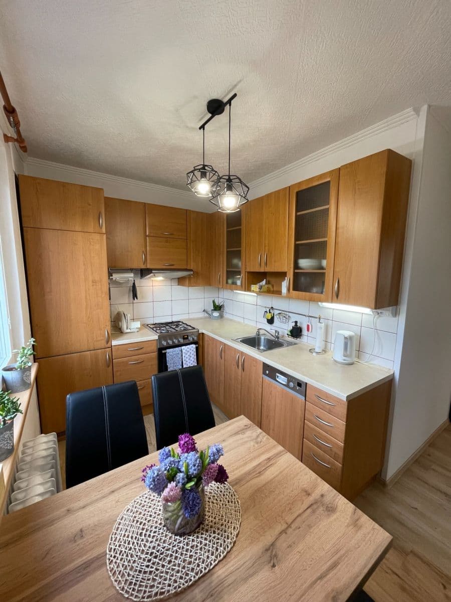 Pronájem bytu 3+1 68 m², V Úžlabině, Praha, Praha Pronájem bytu 3+1 68 m², V Úžlabině, Praha, Praha