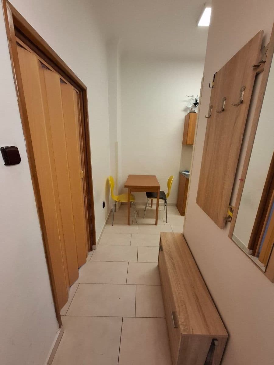 Pronájem bytu 1+1 25 m², Újezd, Praha, Praha Pronájem bytu 1+1 25 m², Újezd, Praha, Praha