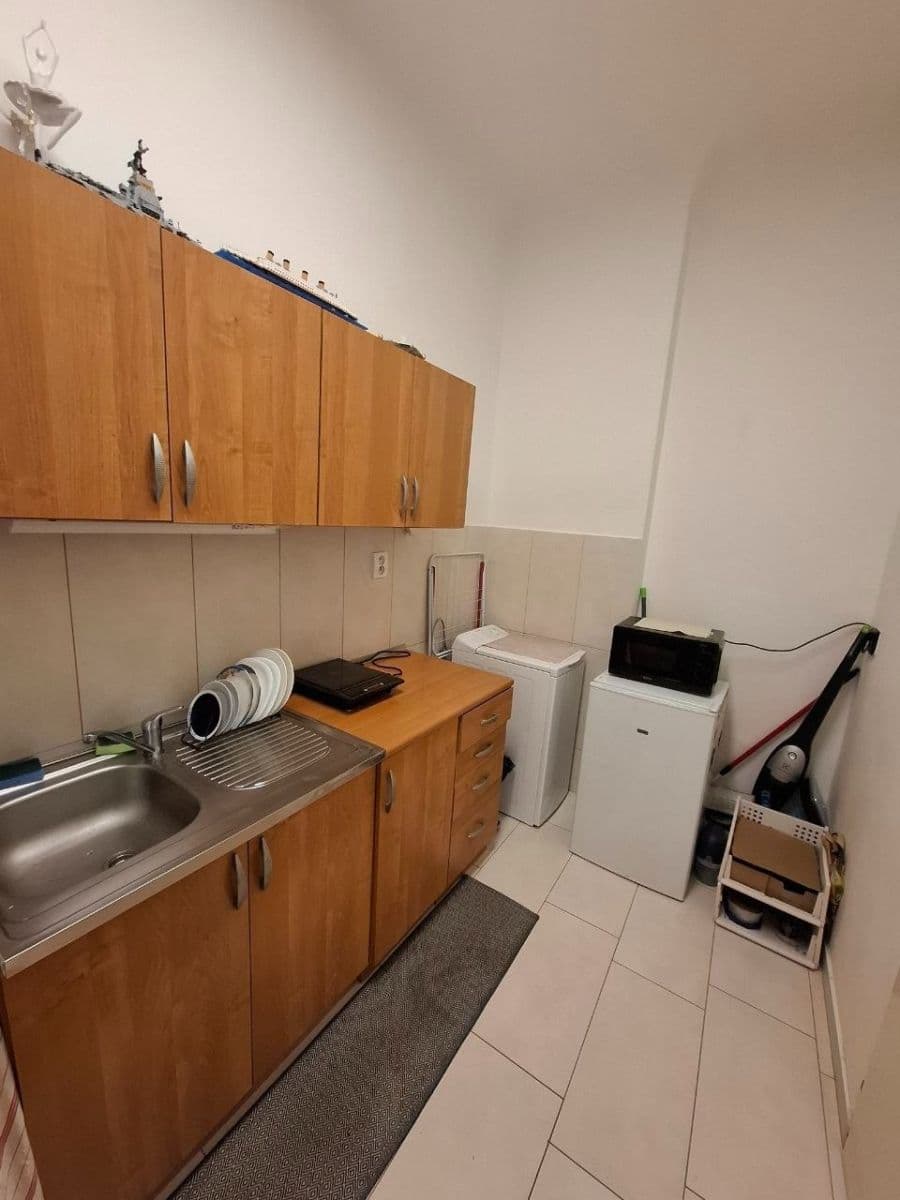 Pronájem bytu 1+1 25 m², Újezd, Praha, Praha Pronájem bytu 1+1 25 m², Újezd, Praha, Praha