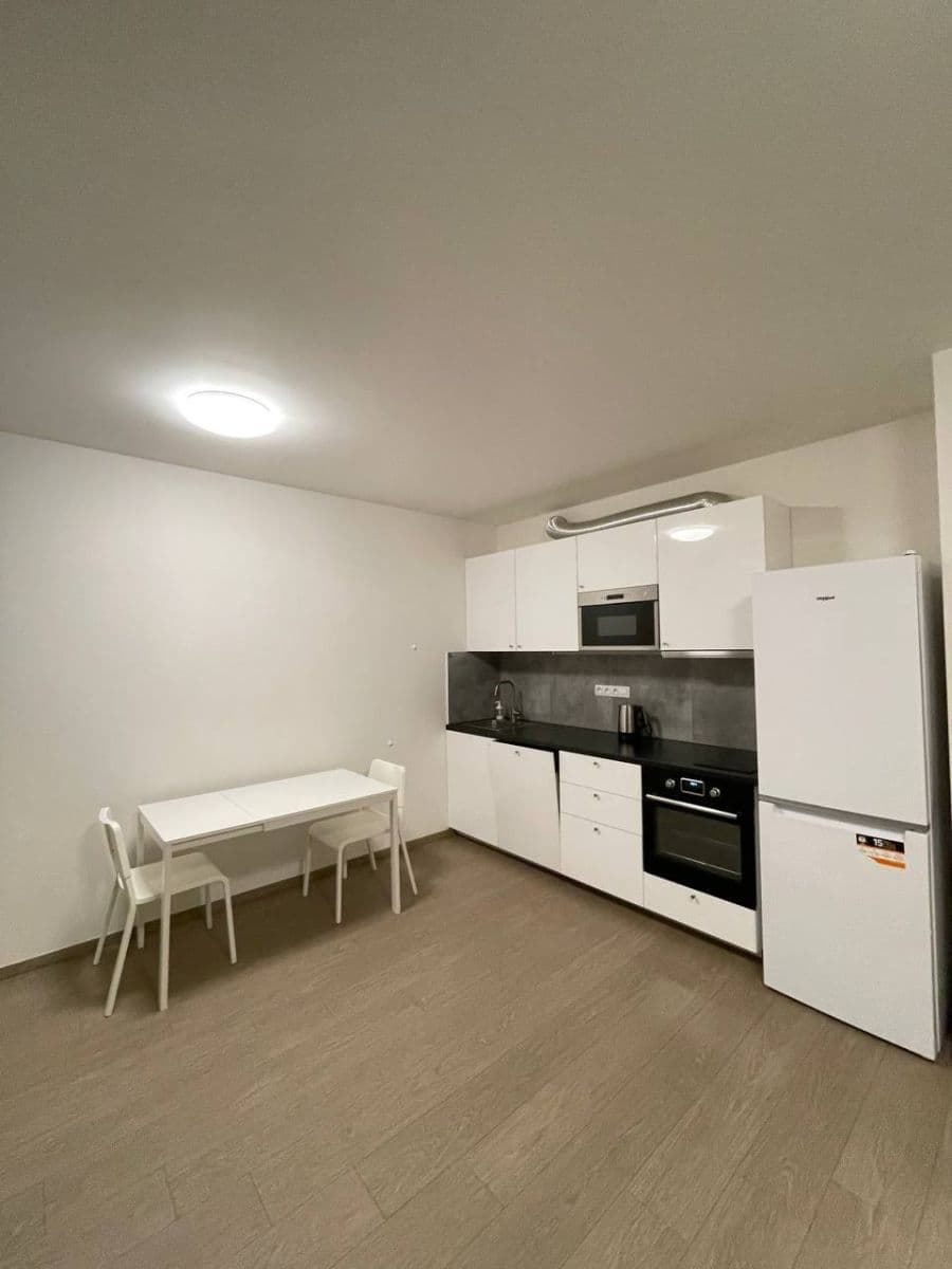 Pronájem bytu 1+kk 40 m², Vojenova, Praha, Praha Pronájem bytu 1+kk 40 m², Vojenova, Praha, Praha