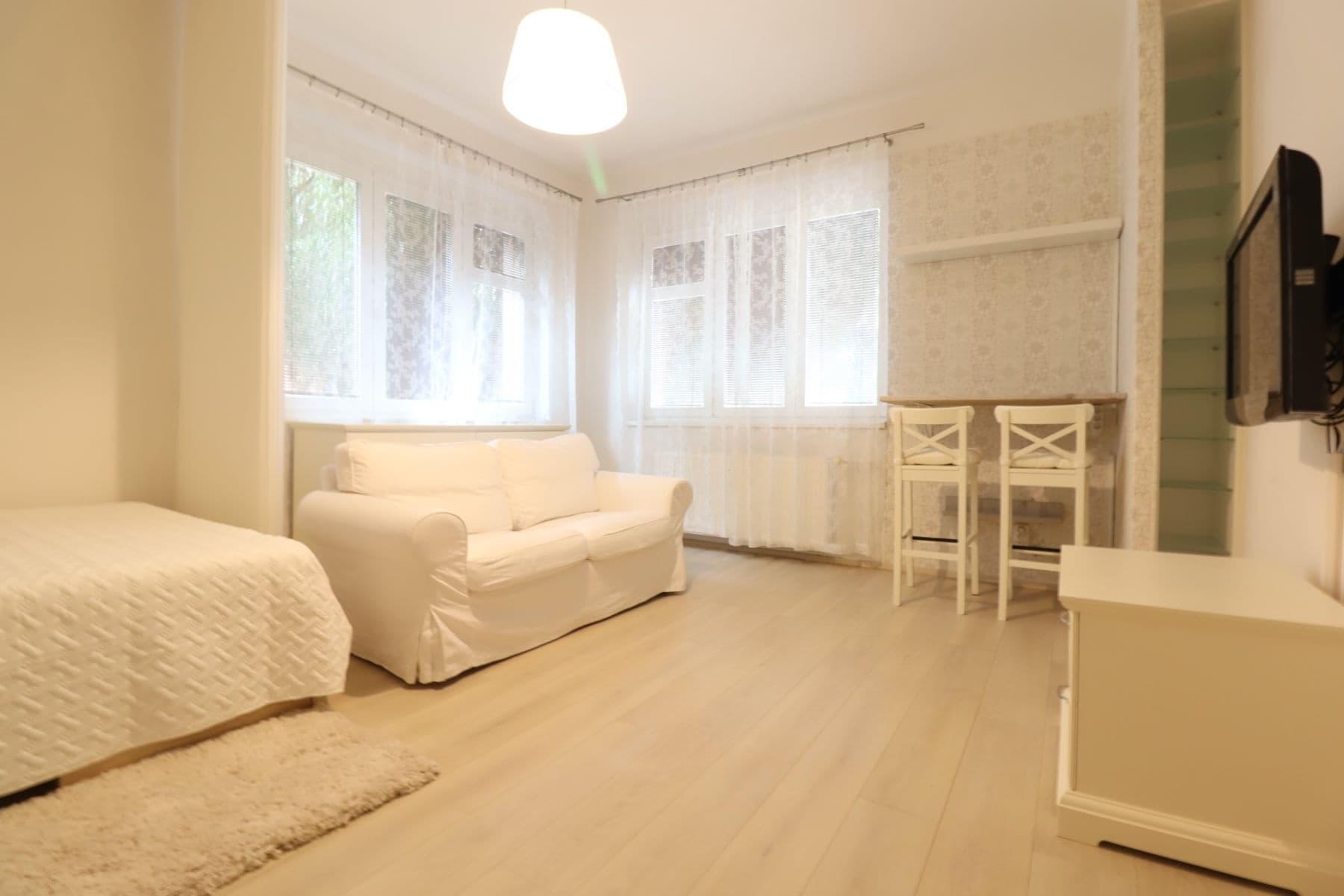 Pronájem bytu 1+1 37 m², Mládeže, Praha, Praha Pronájem bytu 1+1 37 m², Mládeže, Praha, Praha
