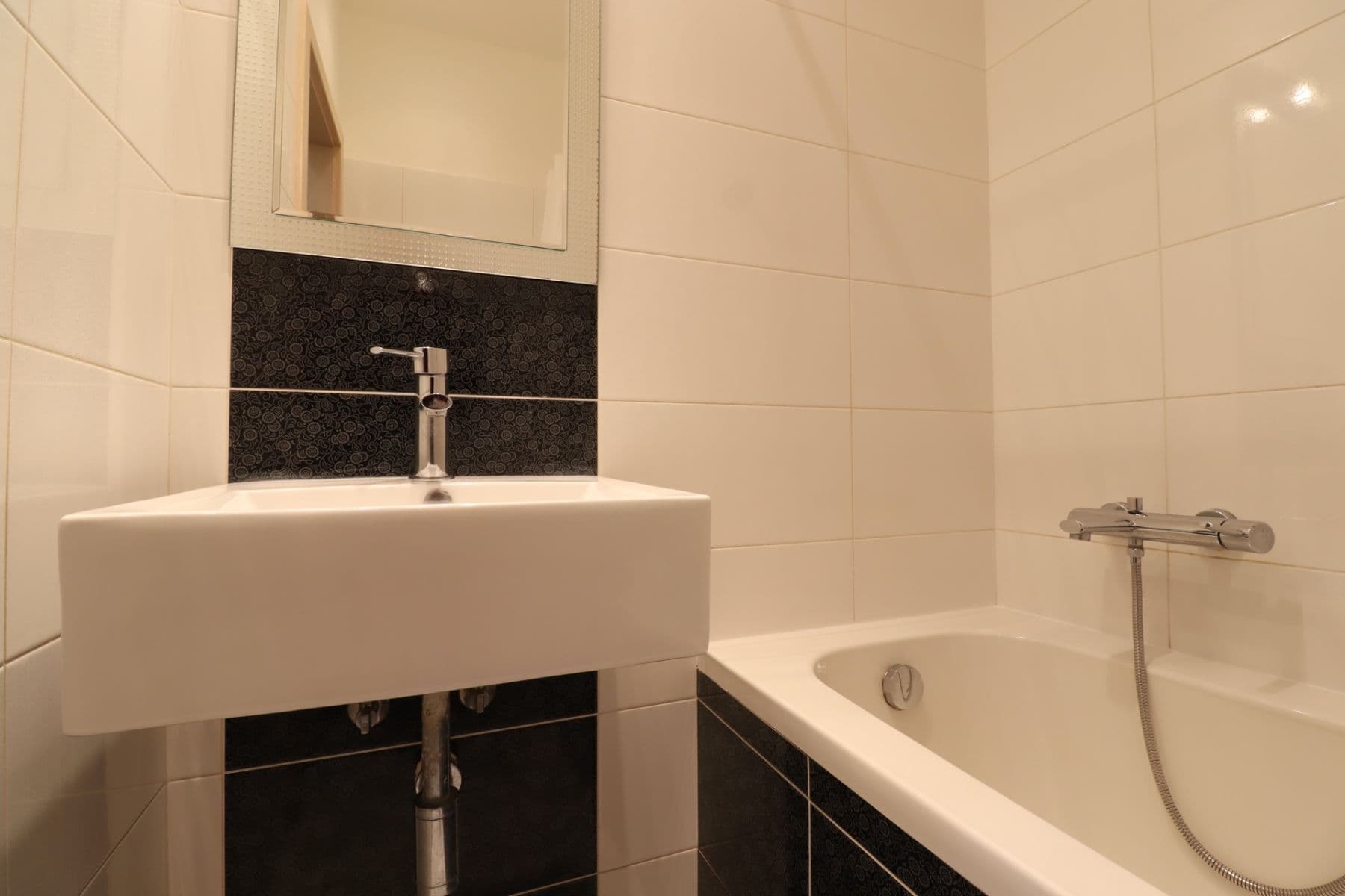 Pronájem bytu 1+1 37 m², Mládeže, Praha, Praha Pronájem bytu 1+1 37 m², Mládeže, Praha, Praha