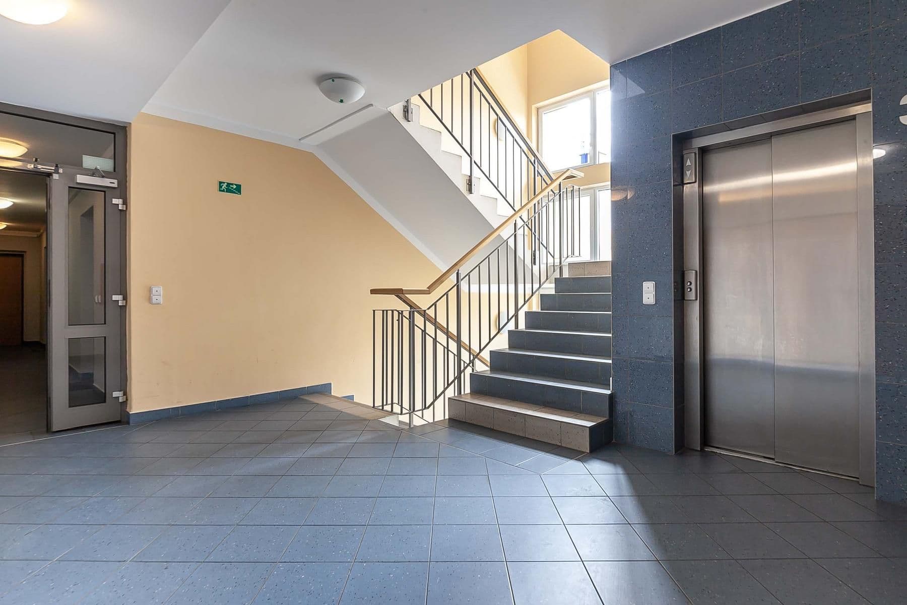 Prodej bytu 2+kk 42 m², Martinická, Praha, Praha Prodej bytu 2+kk 42 m², Martinická, Praha, Praha