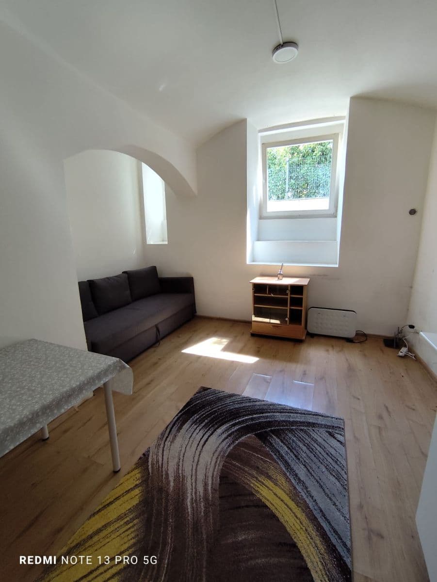 Pronájem bytu 1+kk 26 m², Holandská, Praha, Praha Pronájem bytu 1+kk 26 m², Holandská, Praha, Praha