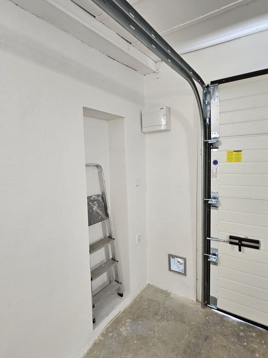 Pronájem garáže 22 m², Riedlova, Desná, Liberecký kraj Pronájem garáže 22 m², Riedlova, Desná, Liberecký kraj