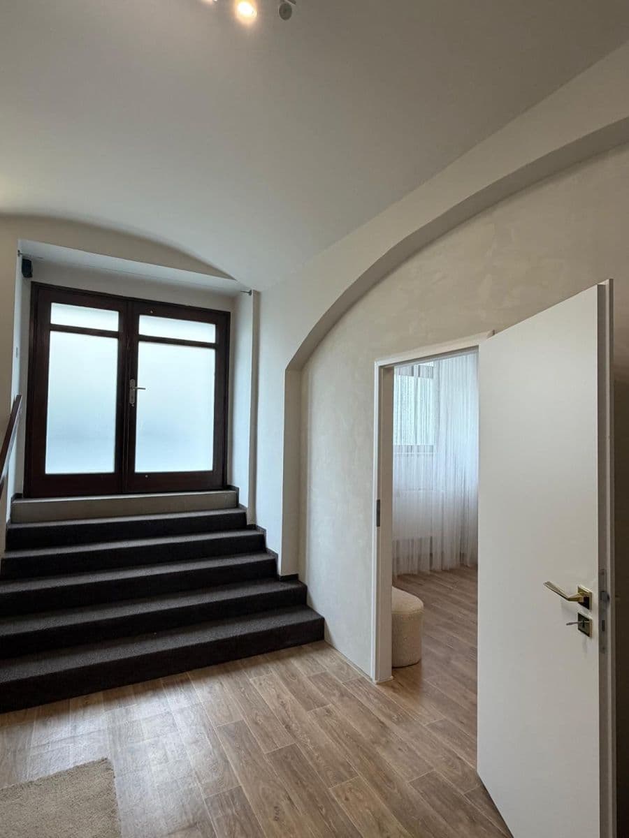Pronájem nebytového prostoru 54 m², Vozová, Praha, Praha Pronájem nebytového prostoru 54 m², Vozová, Praha, Praha