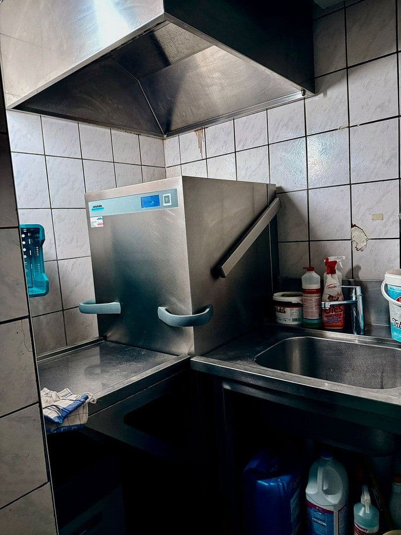 Pronájem nebytového prostoru 210 m², Wilhelm-Leuschner-Straße 160a, Griesheim, Hessen Pronájem nebytového prostoru 210 m², Wilhelm-Leuschner-Straße 160a, Griesheim, Hessen