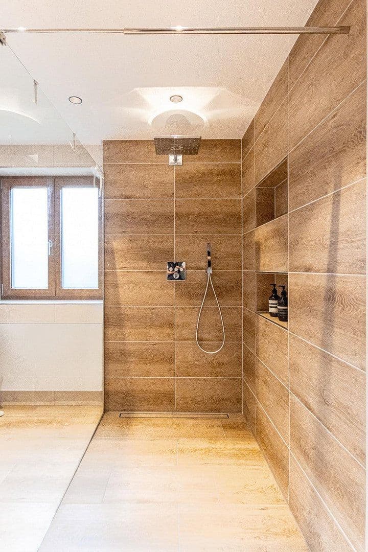 Prodej domu 330 m², pozemek 1.364 m², Berchtesgadener Straße 10, Schneizlreuth OT Weißbach a.d. Alpenstraße, Bavorsko Prodej domu 330 m², pozemek 1.364 m², Berchtesgadener Straße 10, Schneizlreuth OT Weißbach a.d. Alpenstraße, Bavorsko