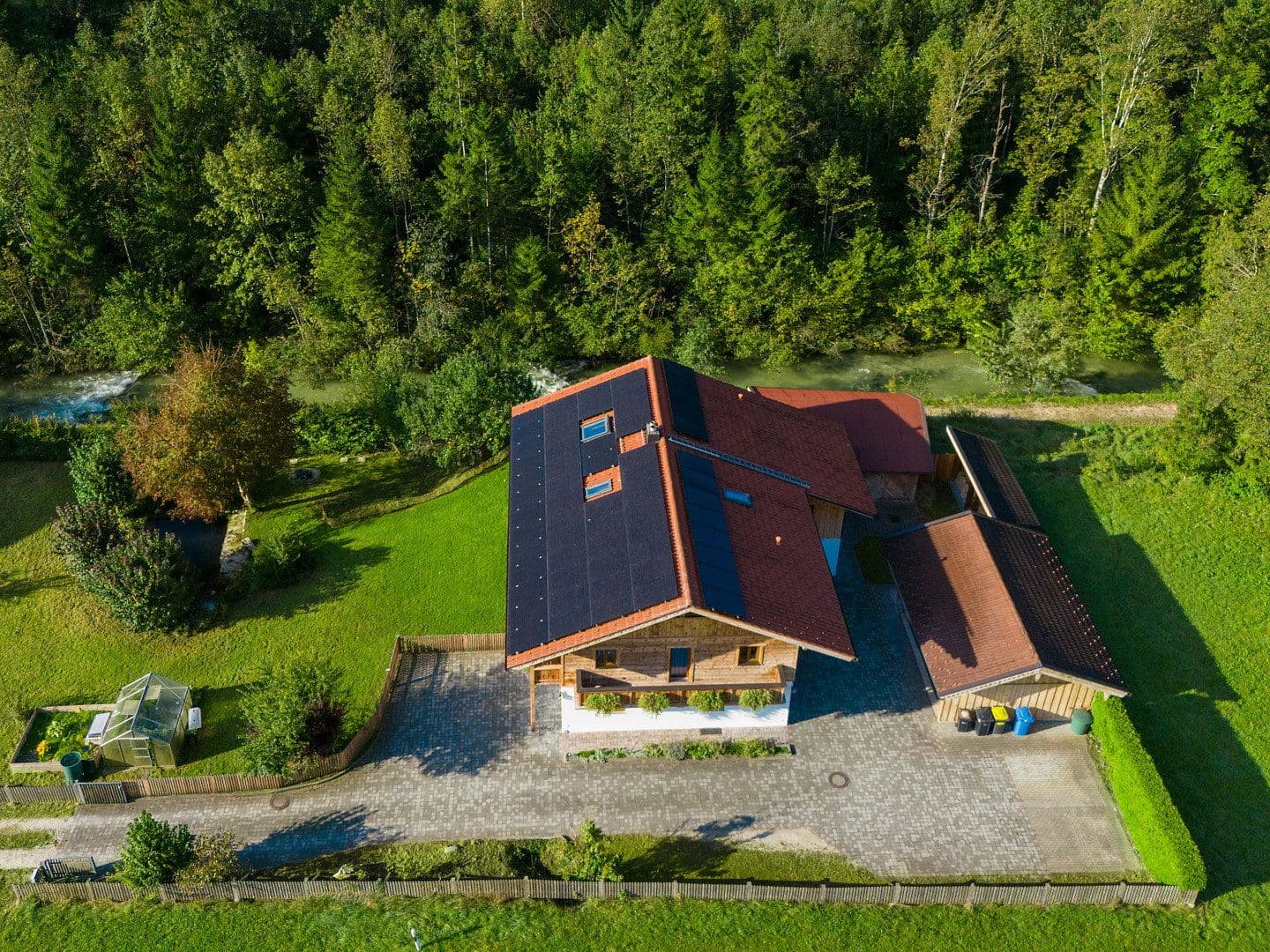 Prodej domu 330 m², pozemek 1.364 m², Berchtesgadener Straße 10, Schneizlreuth OT Weißbach a.d. Alpenstraße, Bavorsko Prodej domu 330 m², pozemek 1.364 m², Berchtesgadener Straße 10, Schneizlreuth OT Weißbach a.d. Alpenstraße, Bavorsko