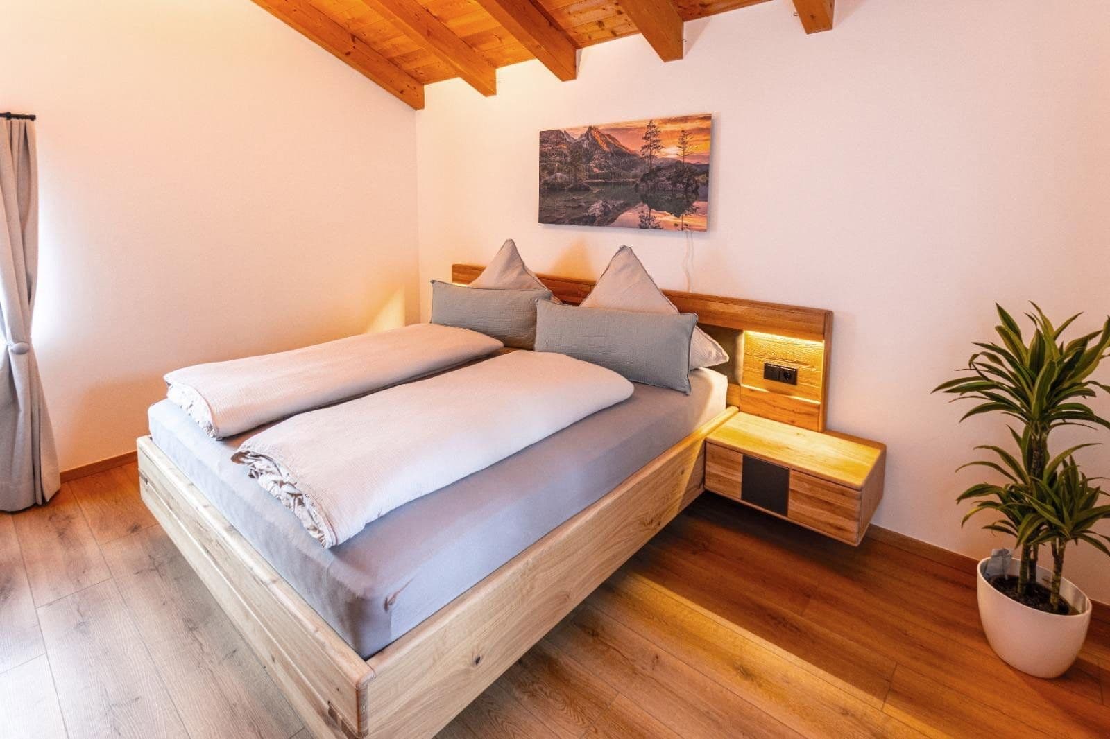 Prodej domu 330 m², pozemek 1.364 m², Berchtesgadener Straße 10, Schneizlreuth OT Weißbach a.d. Alpenstraße, Bavorsko Prodej domu 330 m², pozemek 1.364 m², Berchtesgadener Straße 10, Schneizlreuth OT Weißbach a.d. Alpenstraße, Bavorsko
