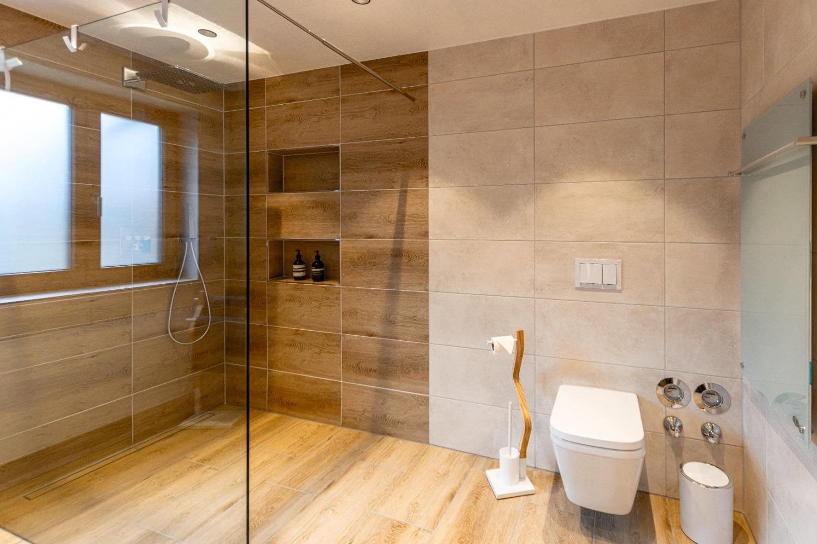 Prodej domu 330 m², pozemek 1.364 m², Berchtesgadener Straße 10, Schneizlreuth OT Weißbach a.d. Alpenstraße, Bavorsko Prodej domu 330 m², pozemek 1.364 m², Berchtesgadener Straße 10, Schneizlreuth OT Weißbach a.d. Alpenstraße, Bavorsko