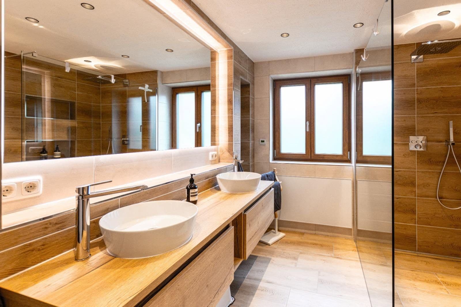 Prodej domu 330 m², pozemek 1.364 m², Berchtesgadener Straße 10, Schneizlreuth OT Weißbach a.d. Alpenstraße, Bavorsko Prodej domu 330 m², pozemek 1.364 m², Berchtesgadener Straße 10, Schneizlreuth OT Weißbach a.d. Alpenstraße, Bavorsko
