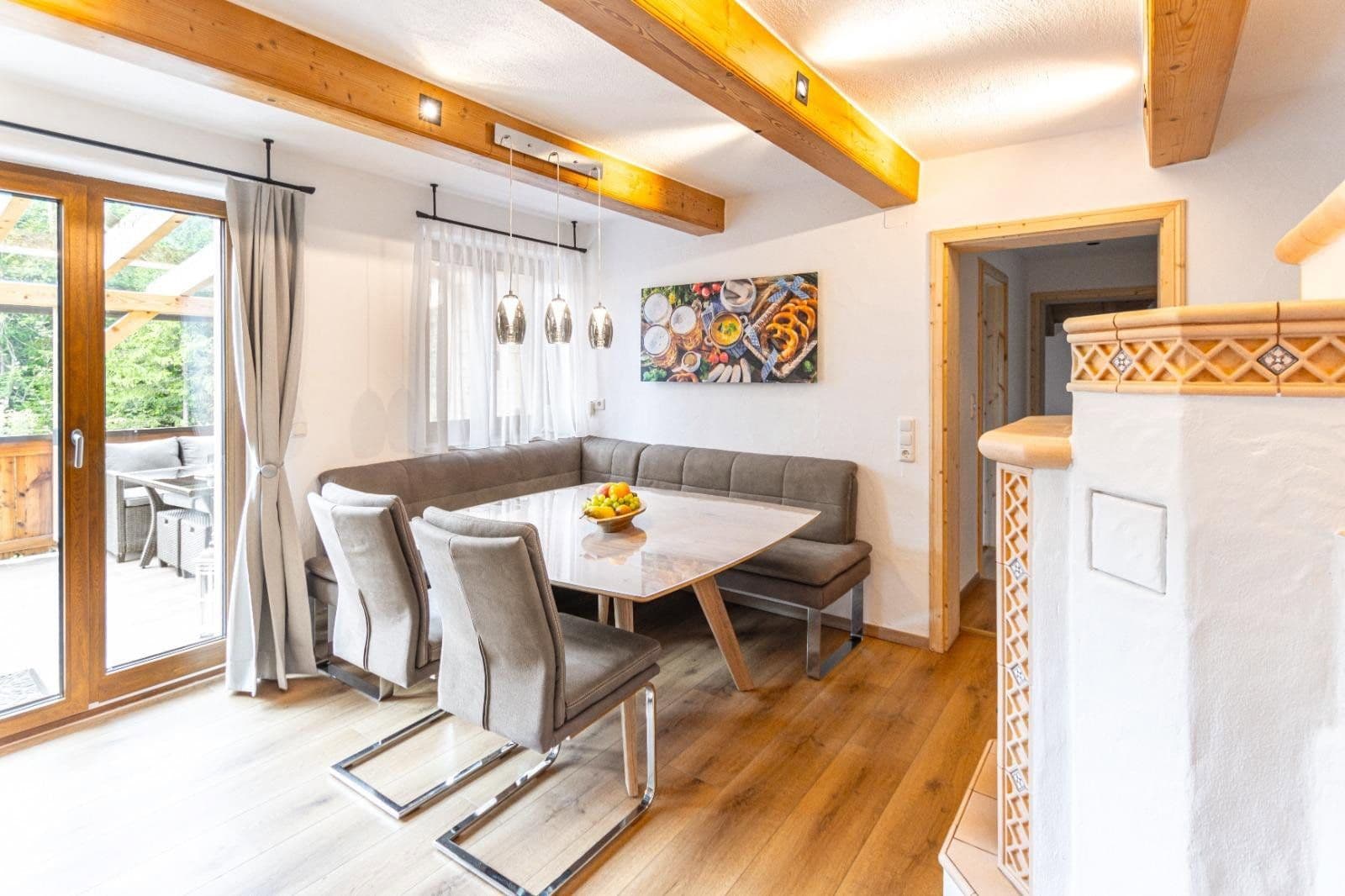 Prodej domu 330 m², pozemek 1.364 m², Berchtesgadener Straße 10, Schneizlreuth OT Weißbach a.d. Alpenstraße, Bavorsko Prodej domu 330 m², pozemek 1.364 m², Berchtesgadener Straße 10, Schneizlreuth OT Weißbach a.d. Alpenstraße, Bavorsko