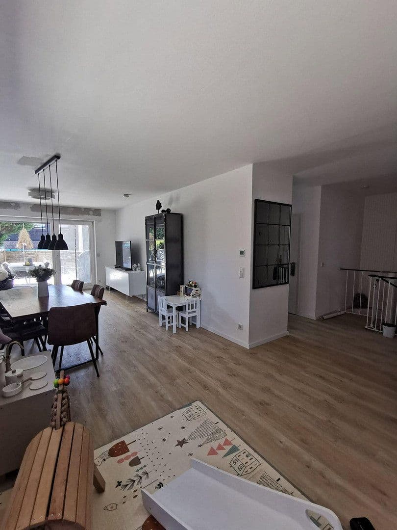 Prodej bytu 4+1 128 m², Meerbusch, Severní Porýní-Vestfálsko Prodej bytu 4+1 128 m², Meerbusch, Severní Porýní-Vestfálsko