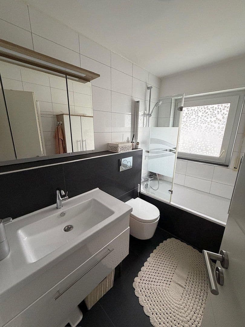 Pronájem bytu 4+kk 100 m², Leinfelden-Echterdingen, Bádensko-Württembersko Pronájem bytu 4+kk 100 m², Leinfelden-Echterdingen, Bádensko-Württembersko