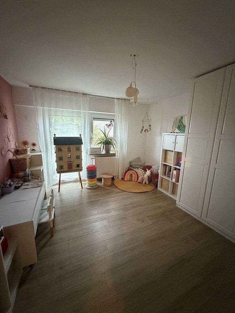 Pronájem bytu 4+kk 100 m², Leinfelden-Echterdingen, Bádensko-Württembersko Pronájem bytu 4+kk 100 m², Leinfelden-Echterdingen, Bádensko-Württembersko