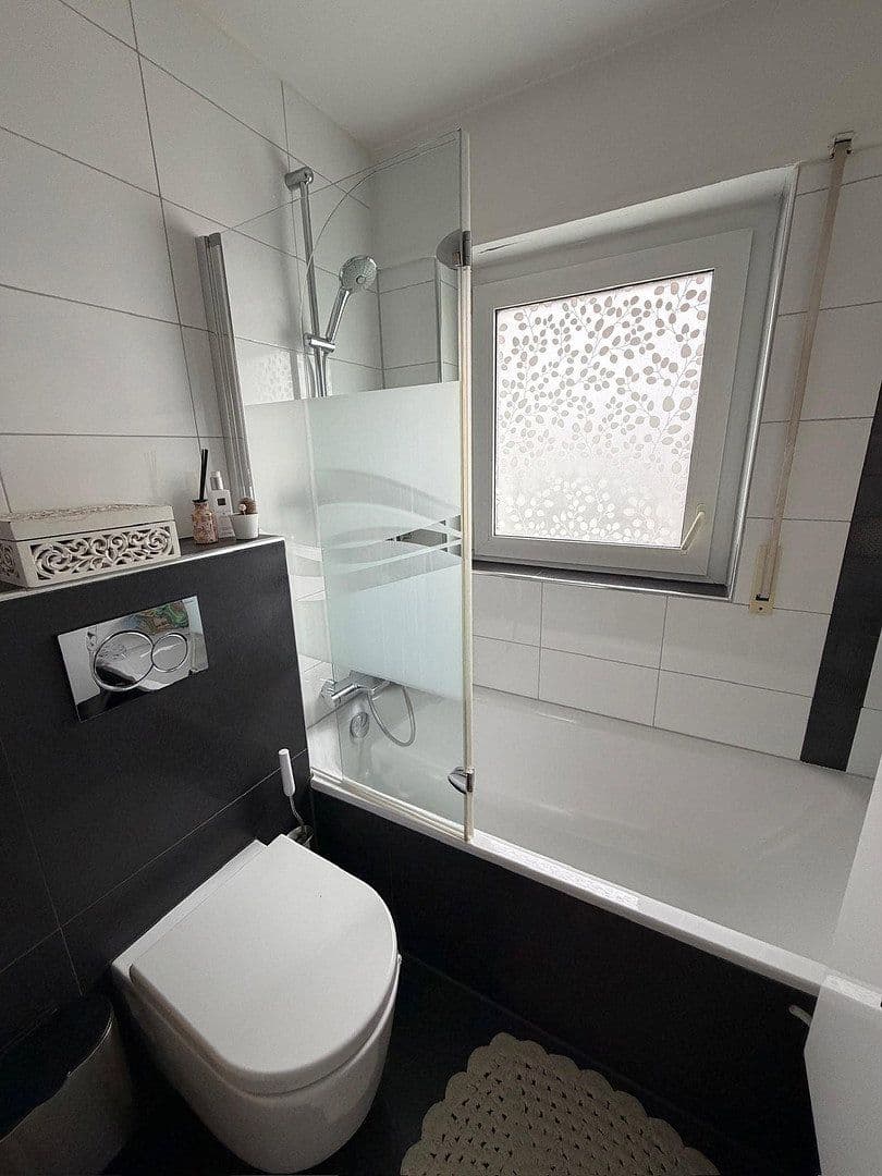 Pronájem bytu 4+kk 100 m², Leinfelden-Echterdingen, Bádensko-Württembersko Pronájem bytu 4+kk 100 m², Leinfelden-Echterdingen, Bádensko-Württembersko