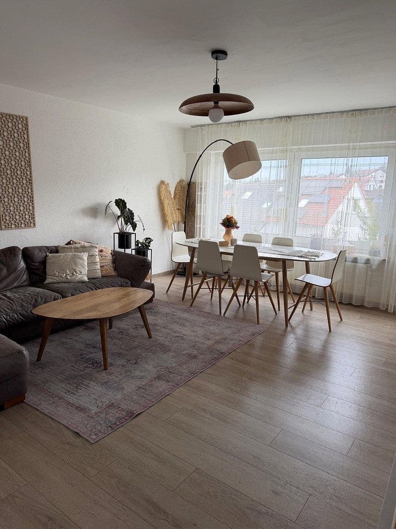 Pronájem bytu 4+kk 100 m², Leinfelden-Echterdingen, Bádensko-Württembersko Pronájem bytu 4+kk 100 m², Leinfelden-Echterdingen, Bádensko-Württembersko