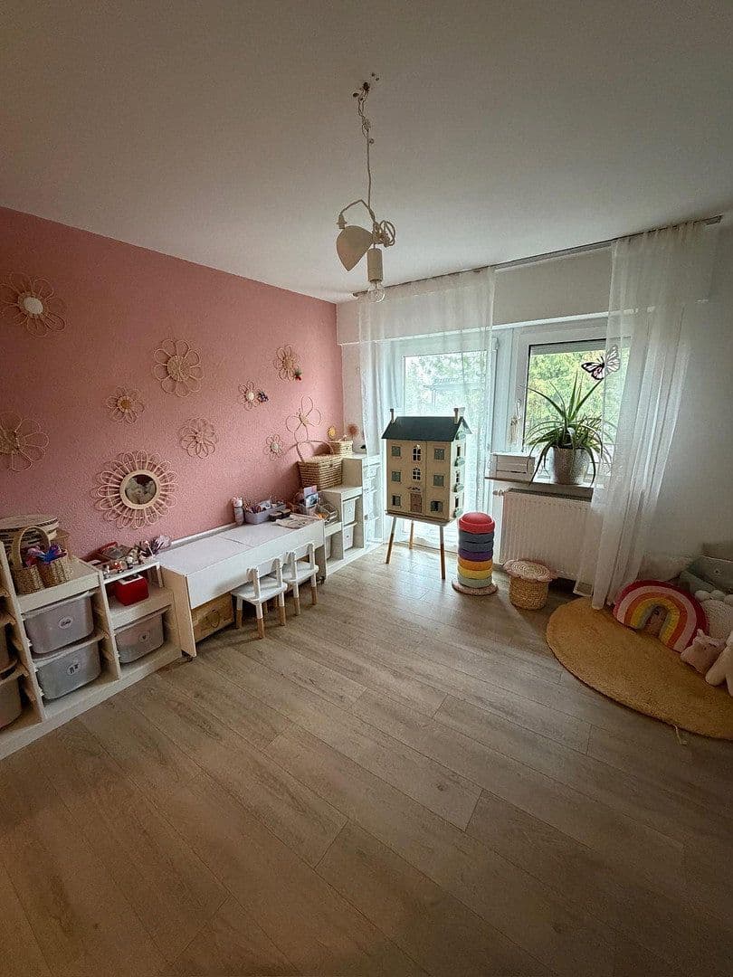 Pronájem bytu 4+kk 100 m², Leinfelden-Echterdingen, Bádensko-Württembersko Pronájem bytu 4+kk 100 m², Leinfelden-Echterdingen, Bádensko-Württembersko