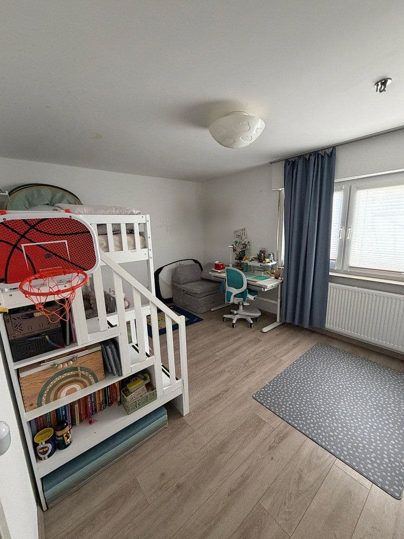 Pronájem bytu 4+kk 100 m², Leinfelden-Echterdingen, Bádensko-Württembersko Pronájem bytu 4+kk 100 m², Leinfelden-Echterdingen, Bádensko-Württembersko