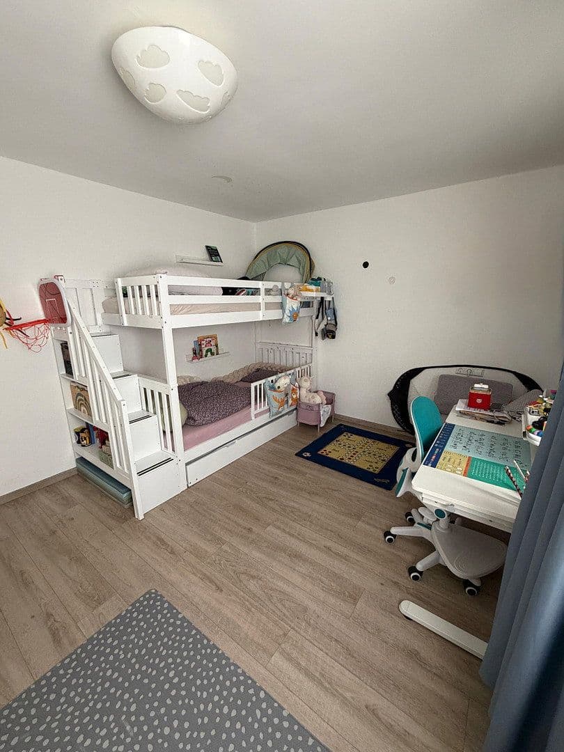 Pronájem bytu 4+kk 100 m², Leinfelden-Echterdingen, Bádensko-Württembersko Pronájem bytu 4+kk 100 m², Leinfelden-Echterdingen, Bádensko-Württembersko