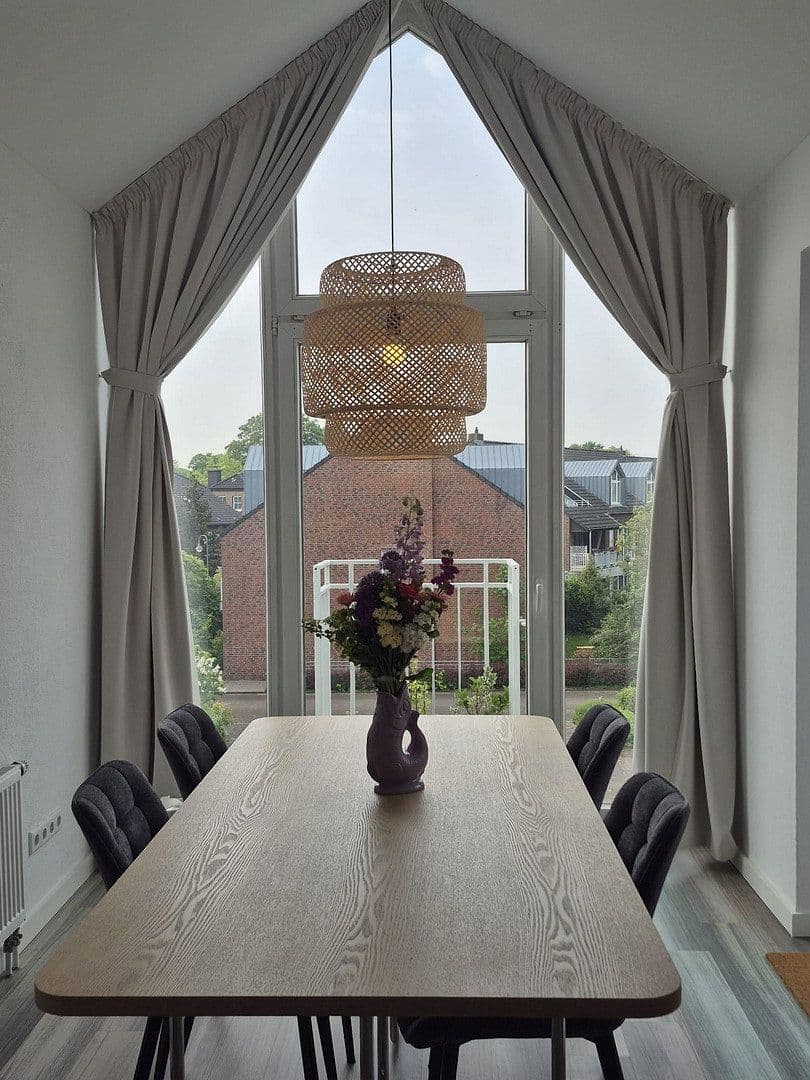 Pronájem bytu 2+1 68 m², Düsseldorf, Severní Porýní-Vestfálsko Pronájem bytu 2+1 68 m², Düsseldorf, Severní Porýní-Vestfálsko