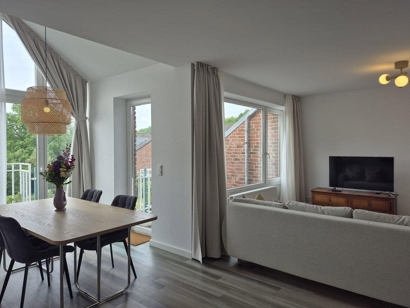 Pronájem bytu 2+1 68 m², Düsseldorf, Severní Porýní-Vestfálsko Pronájem bytu 2+1 68 m², Düsseldorf, Severní Porýní-Vestfálsko