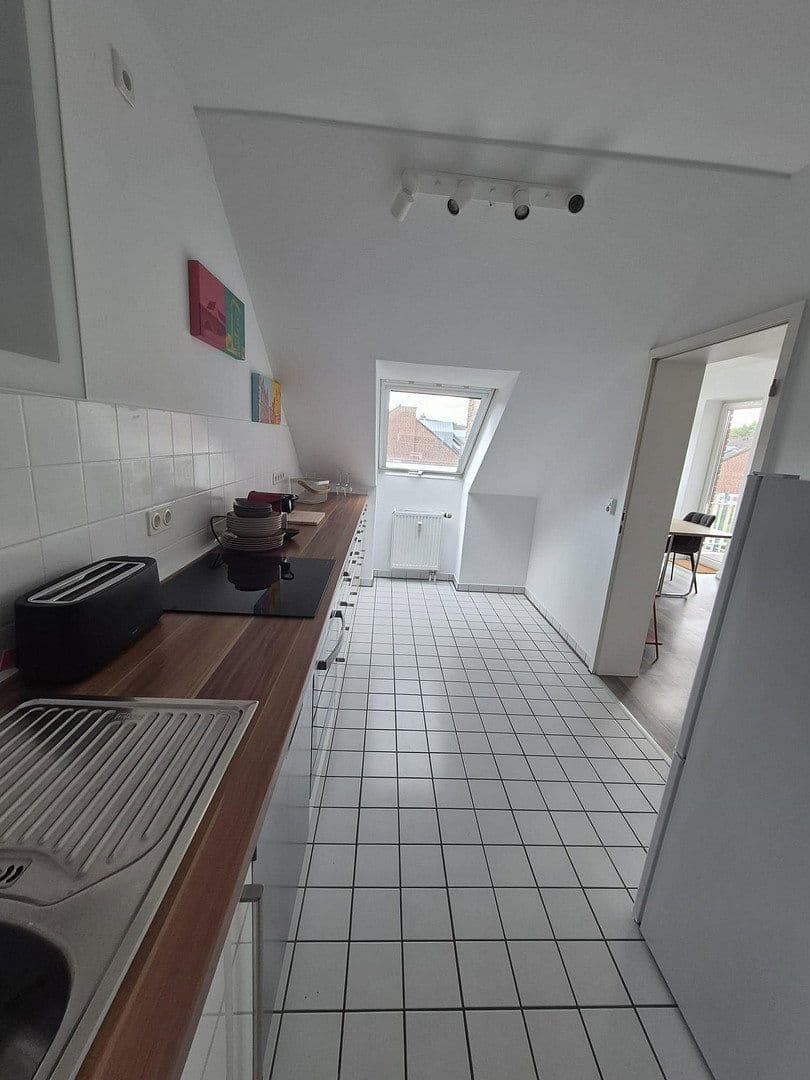 Pronájem bytu 2+1 68 m², Düsseldorf, Severní Porýní-Vestfálsko Pronájem bytu 2+1 68 m², Düsseldorf, Severní Porýní-Vestfálsko