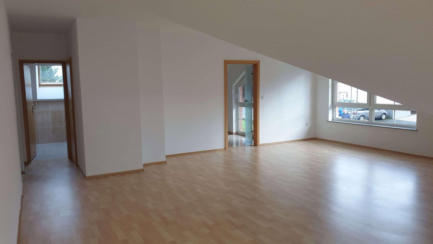 Pronájem bytu 3+1 120 m², Geschwister-Scholl-Straße 34, Langgöns, Hessen Pronájem bytu 3+1 120 m², Geschwister-Scholl-Straße 34, Langgöns, Hessen