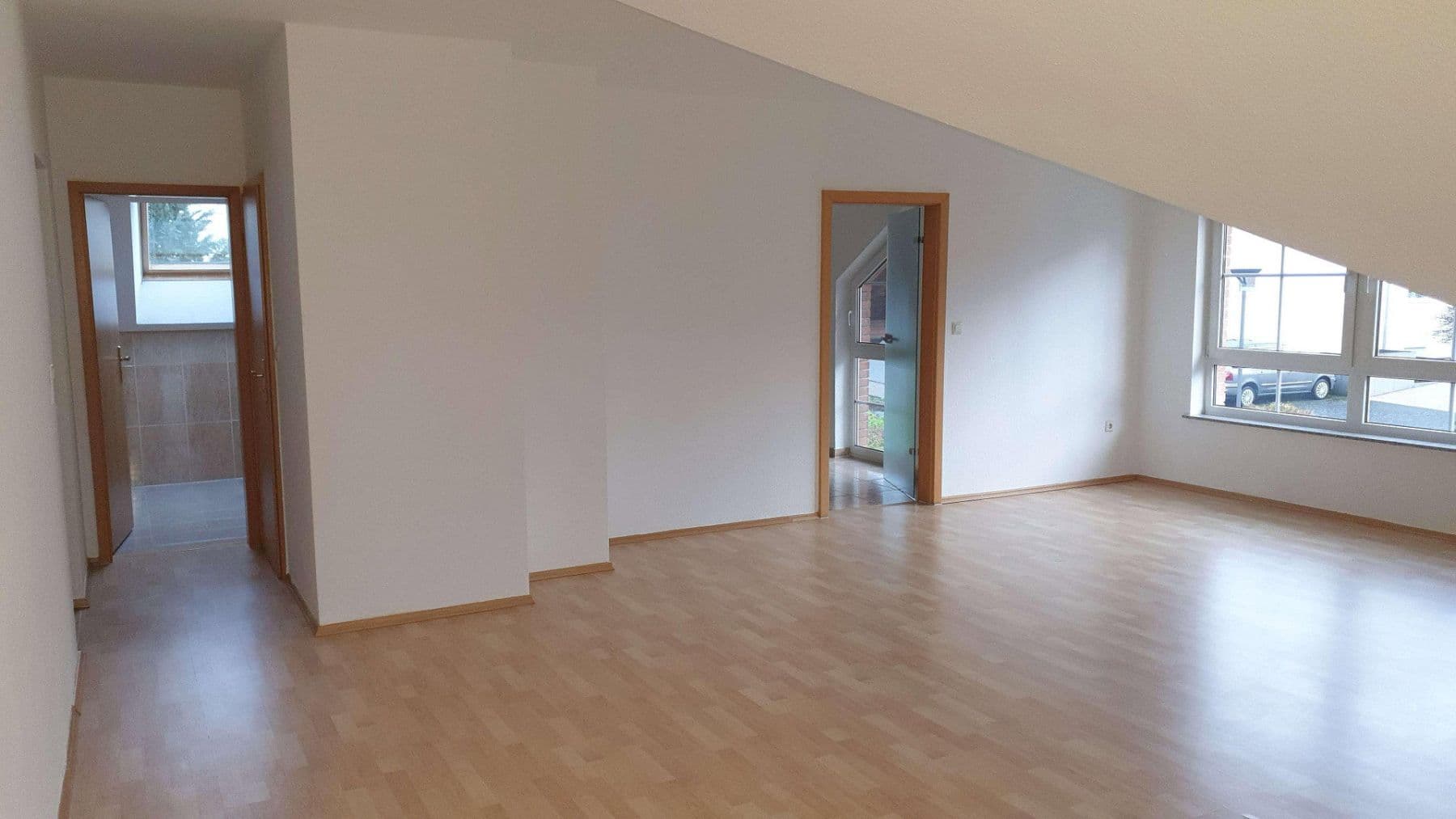 Pronájem bytu 3+1 120 m², Geschwister-Scholl-Straße 34, Langgöns, Hessen Pronájem bytu 3+1 120 m², Geschwister-Scholl-Straße 34, Langgöns, Hessen