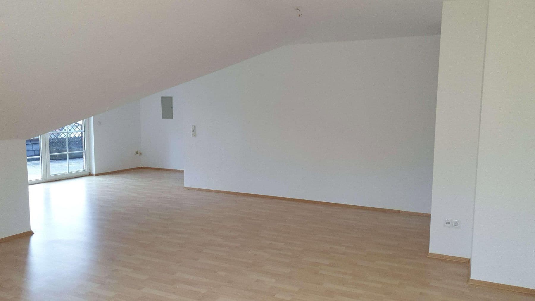 Pronájem bytu 3+1 120 m², Geschwister-Scholl-Straße 34, Langgöns, Hessen Pronájem bytu 3+1 120 m², Geschwister-Scholl-Straße 34, Langgöns, Hessen