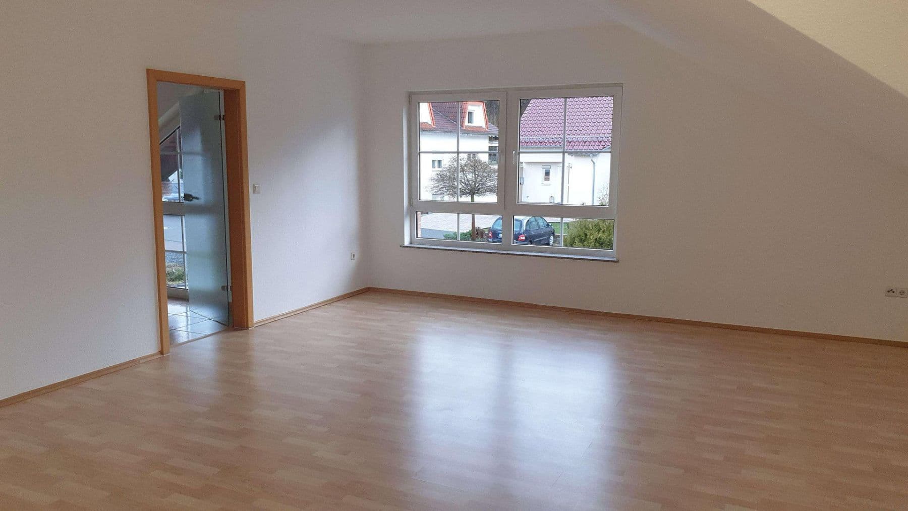 Pronájem bytu 3+1 120 m², Geschwister-Scholl-Straße 34, Langgöns, Hessen Pronájem bytu 3+1 120 m², Geschwister-Scholl-Straße 34, Langgöns, Hessen