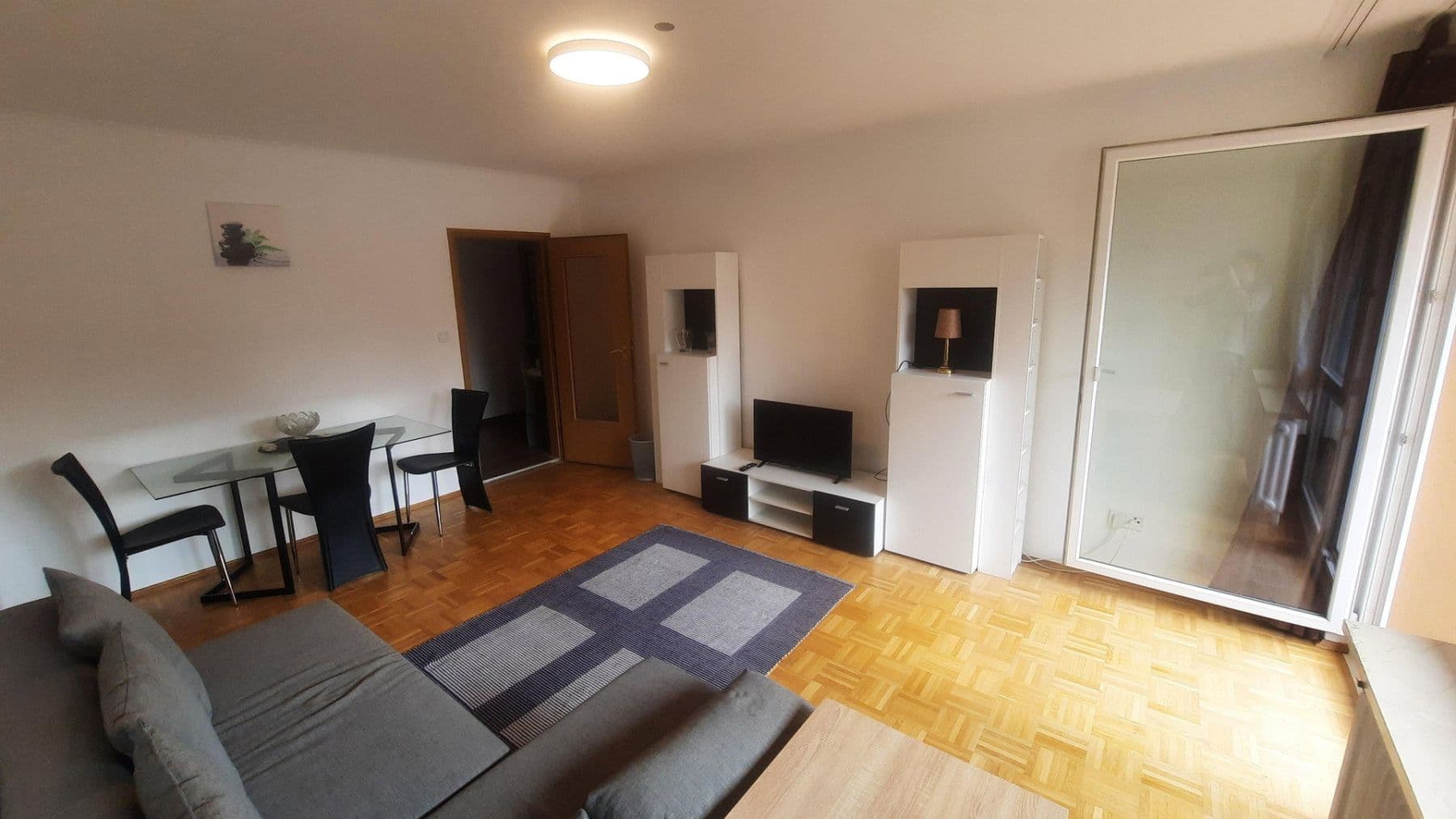 Pronájem bytu 2+1 57 m², Arnimstr. 19, München, Bavorsko Pronájem bytu 2+1 57 m², Arnimstr. 19, München, Bavorsko