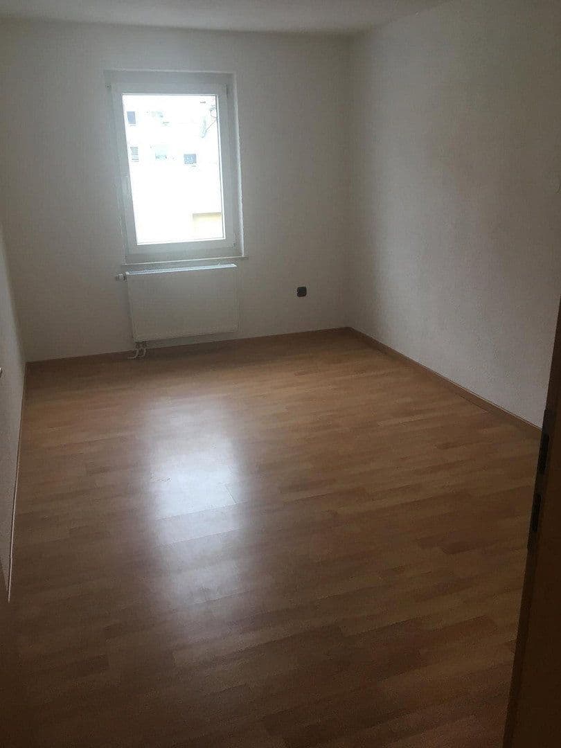 Pronájem domu 55 m², pozemek 350 m², Sturmbühlstr.97, Villingen-Schwenningen, Bádensko-Württembersko Pronájem domu 55 m², pozemek 350 m², Sturmbühlstr.97, Villingen-Schwenningen, Bádensko-Württembersko