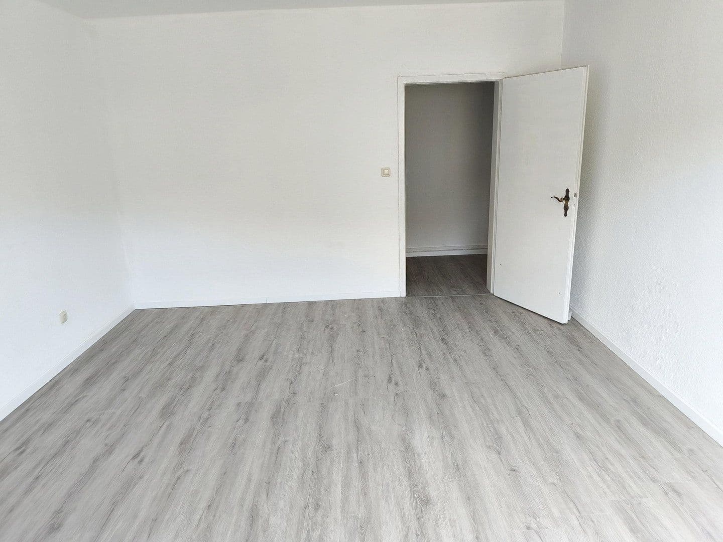 Pronájem bytu 2+1 67 m², Bergstr.8, Oberhausen, Severní Porýní-Vestfálsko Pronájem bytu 2+1 67 m², Bergstr.8, Oberhausen, Severní Porýní-Vestfálsko